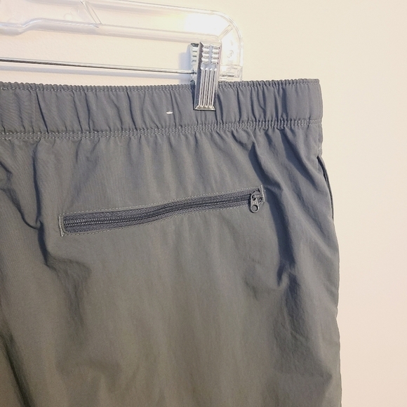 Columbia | Women's Gray/Blue Omni-Shade Hiking Shorts (Size XL or 8L) - Picture 11 of 14